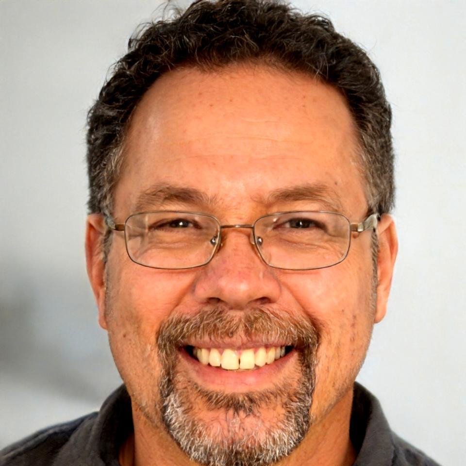 Aurelio Vázquez, Director de Educación Financiera en sypherilo